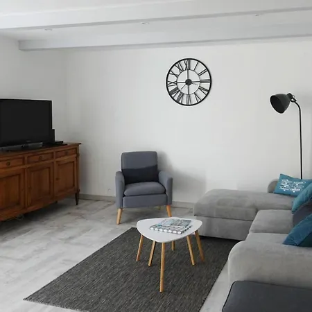 Terraced House With Garden And Sea View, Casa vacanze Paimpol