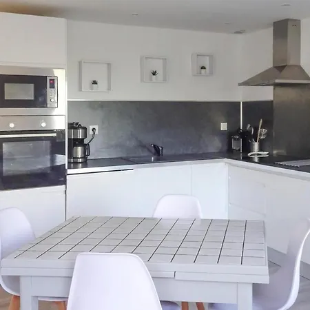 Terraced House With Garden And Sea View,