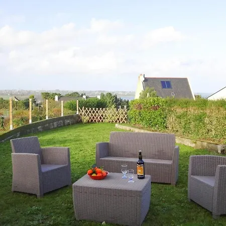 Terraced House With Garden And Sea View, Casa vacanze Paimpol
