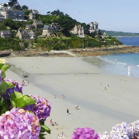 Terraced House With Garden And Sea View, Vakantiehuis Paimpol